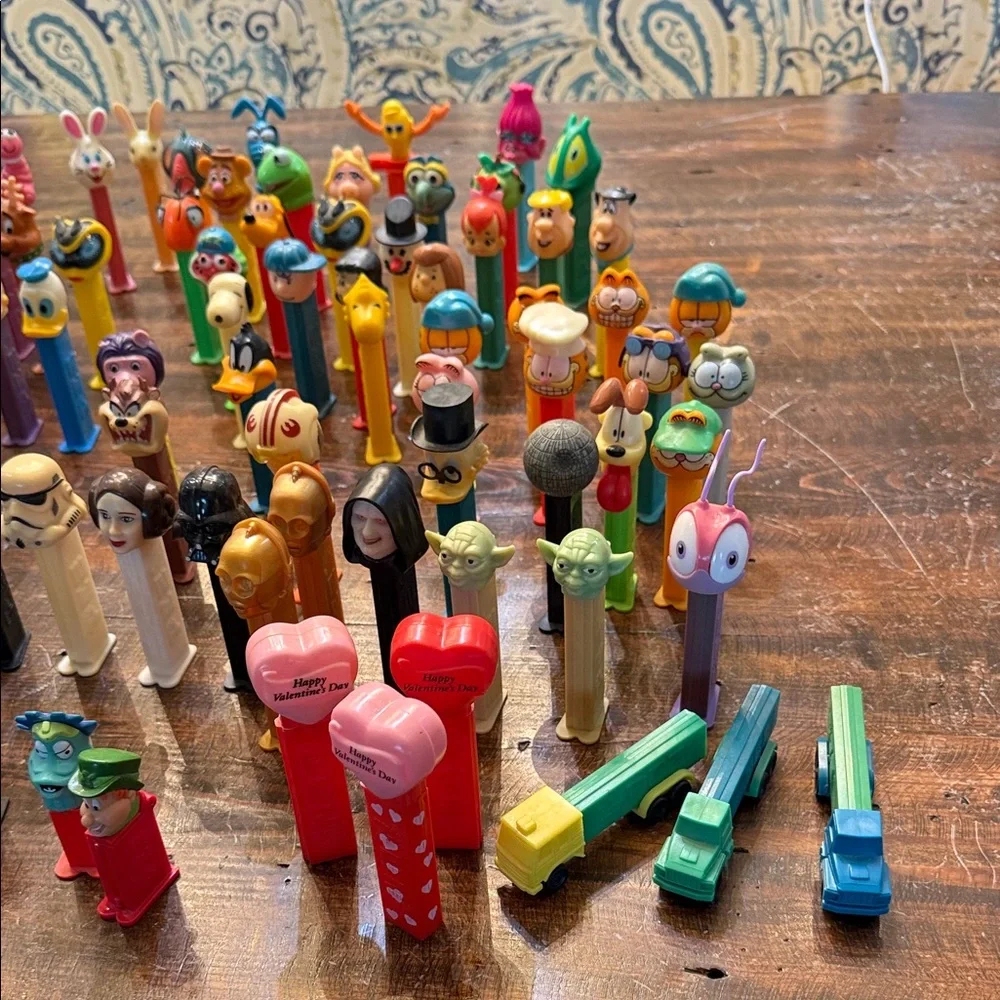 PEZ Vintage Dispenser Collection - Picture 2 of 13